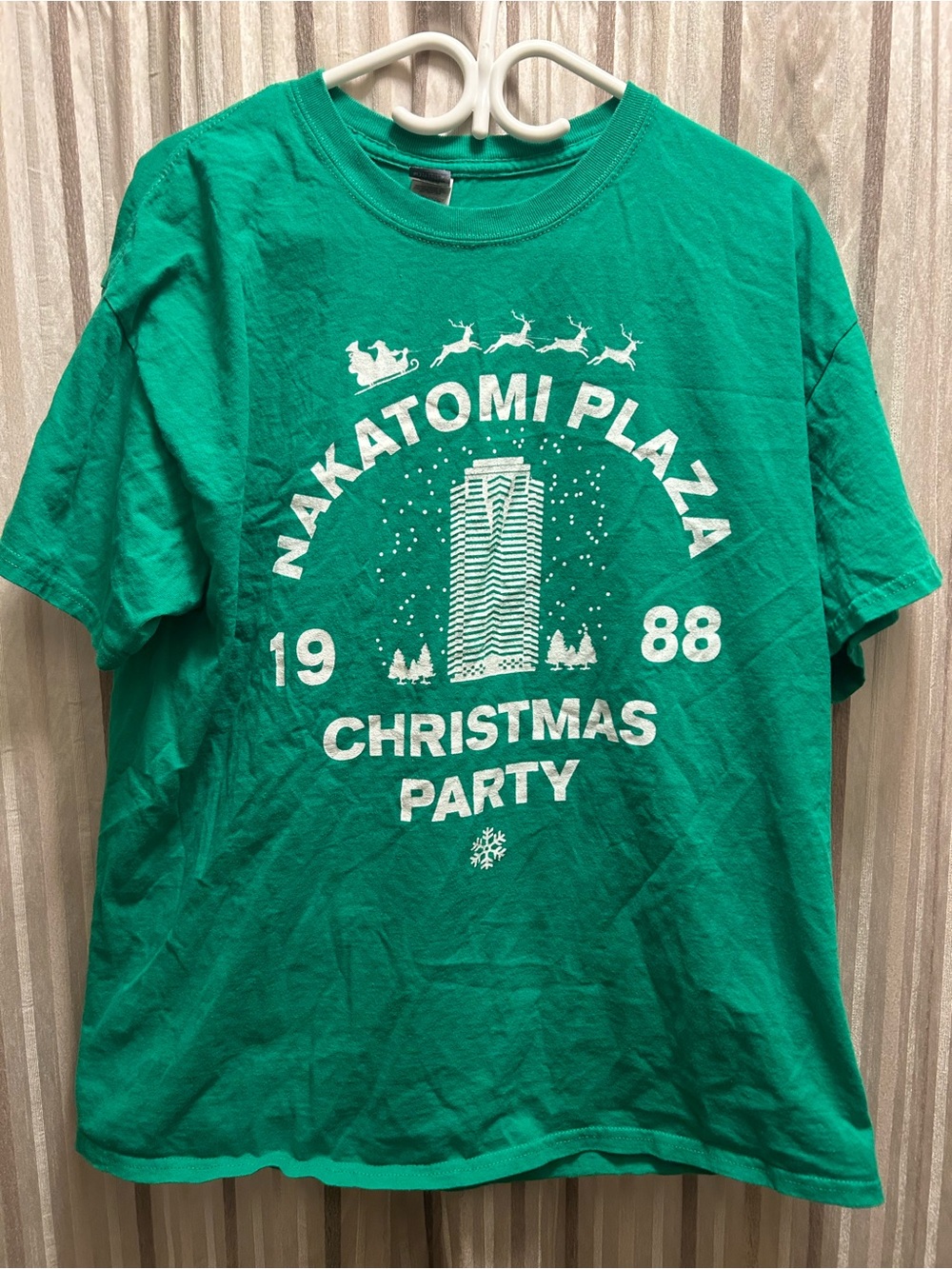 Die Hard Nakatomi Plaza Christmas Party Tee - Green & White, Men’s Size XL